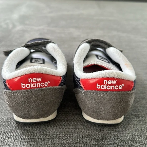 EUC NEW BALANCE 410 Velcro Sneaker - Picture 4 of 9